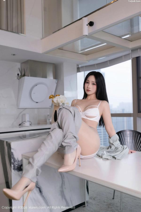   [XiuRen]高清写真图 2026.01.28 No.11285 杏子Yada 性感OL服饰第32张图片